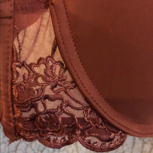 (2) Bras - Picture 4 of 5